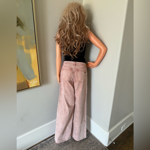 NWT Michael Kors Gorgeous and Stylish Wide-Leg Jeans in Gorgeous Dusty Pink! - Picture 11 of 13